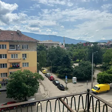 Апартамент Apartment11in The Center Of *